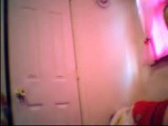Ein vollbusiges Luder überzeugt mit neckischen Spielchen vor der Webcam