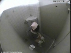 Öffentliche Toilette Mädchen Masturbart sich allein