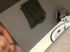 Geiler Sex im Badezimmer ist eine heiße Angelegenheit