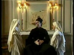 Zwei Nonnen haben Sex mit einem Priester