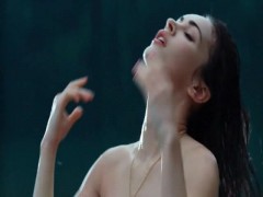 Megan Fox in einer erotischen Szene