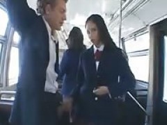 Verbotener Sex mit einer Schülerin im Bus