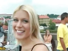 Tourismus mit einer sexy Blondine